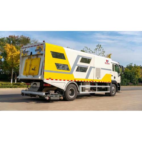 HOWO 18t road sweeper with vacuum cleaning system