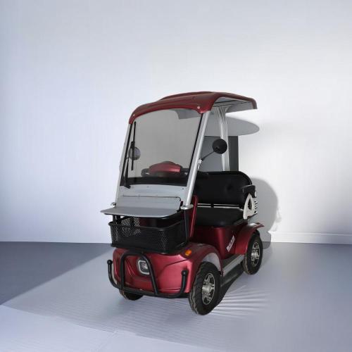 Dört tekerlekli elektrikli golf arabası