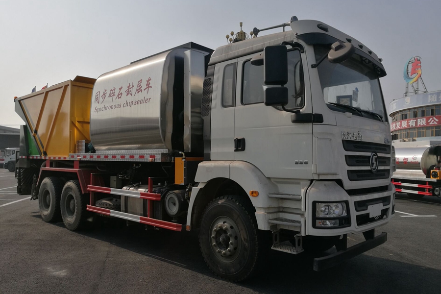 Synchronous Chip Sealing Truck