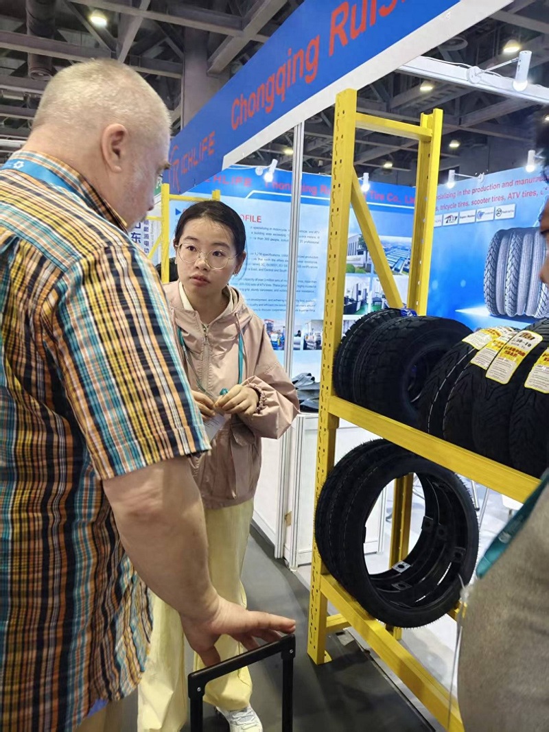 Canton Fair Sees a Surge in Orders! International Buyers Compete with Cash for Rislife KUMA Tires