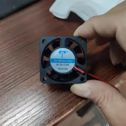 12v fan apw9 fan 4cm Power