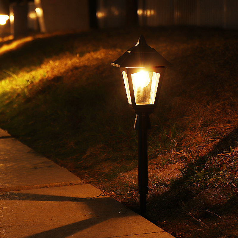 Ground plug solar garden light