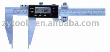 Digital caliper with carbide tipped measuring faces