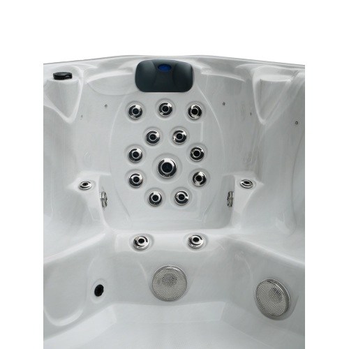 Smart large capacity hot tub for 7-person