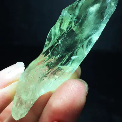 Natural rock sugar green crystal backbone