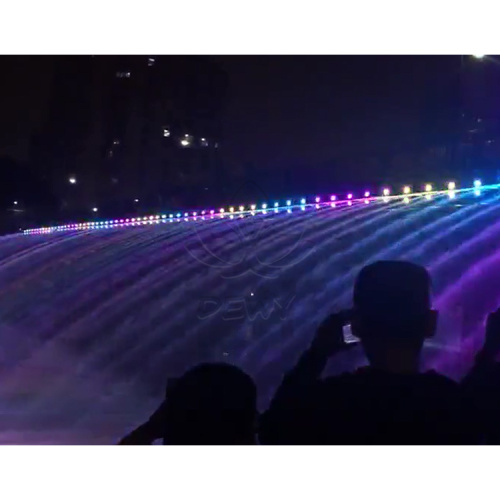 Дар кишвари Осиё намоиши фаввораҳои об