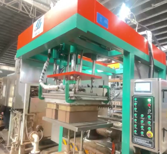 Automatic single-station turnover pulp forming machine