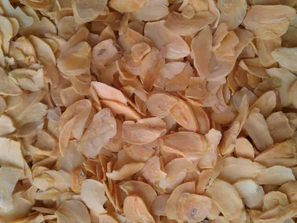 GARLIC FLAEKS WITHOUT ROOT GRADE A
