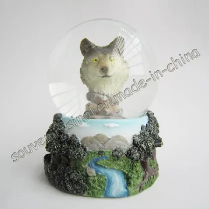Polyresin Wolf Snow Globe