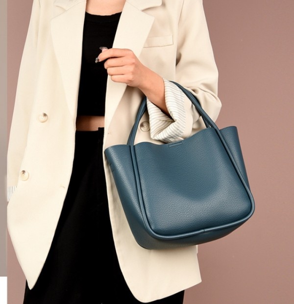 Fashionable Women's Bucket Bag 2025
