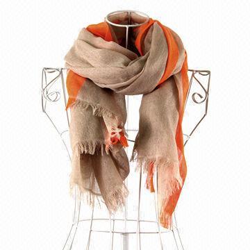 Scarf, made of 35% viscose and 65% polyester, available in various colors