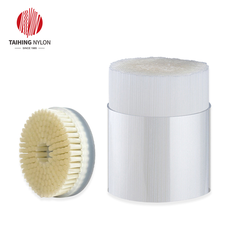 Recycled brush filament for round disc brush