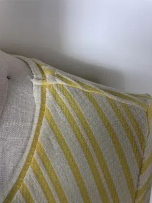 Twill stitching a short-sleeved dress