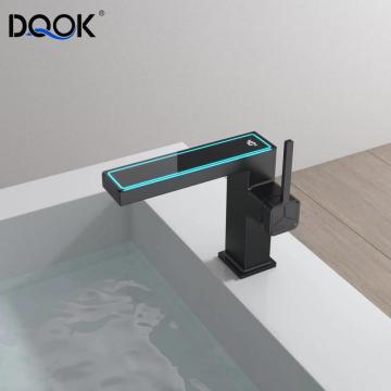 Hoogwaardige badkamer met digitale display bekkenkraan