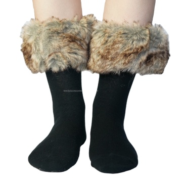 Calcetines de tripulación peludos al por mayor OEM OEM con logotipo personalizable: calcetines de piel falsa para mujeres de moda