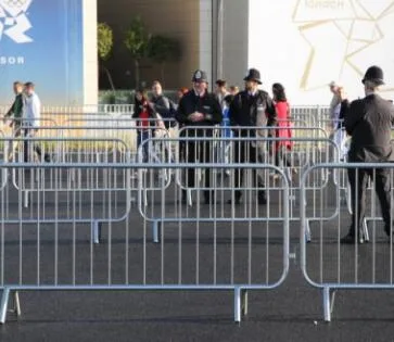 Concierto peatonal al aire libre Barientas de seguridad de la carretera de control de multitudes de acero de acero portátil para la venta