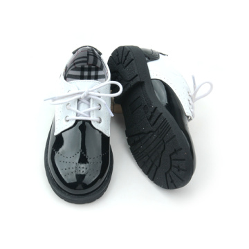 Sapatos casuais infantis de couro Quanlity em preto e branco