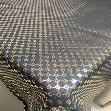 Musterbär und Doppel-C-PU-Gold-Tischdecke