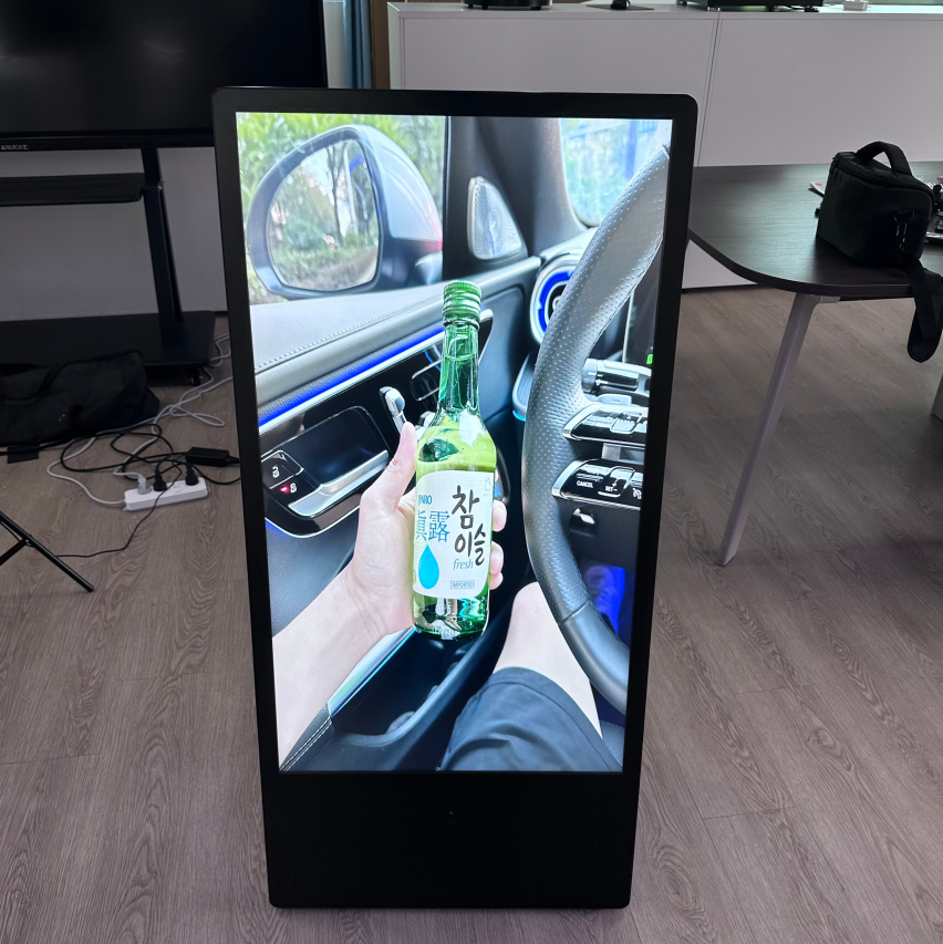 תצוגת LED ניידת עם תמוכות גז הידראוליות לתחזוקה קלה