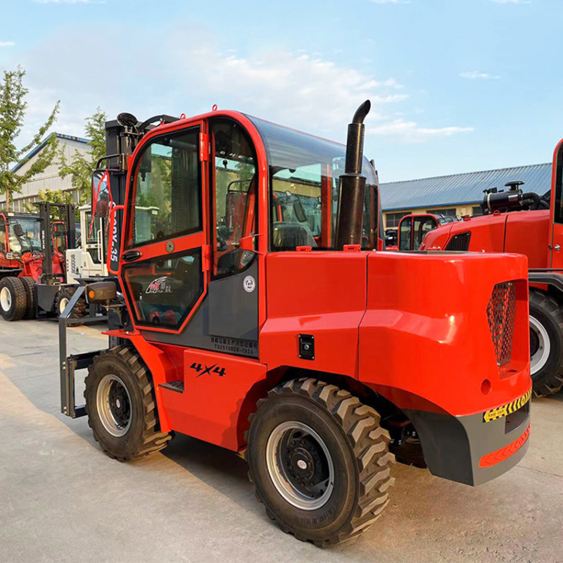 3.5 Ton 4WD Forklift: Rough Terrain Diesel Truck for Off-Road Applications