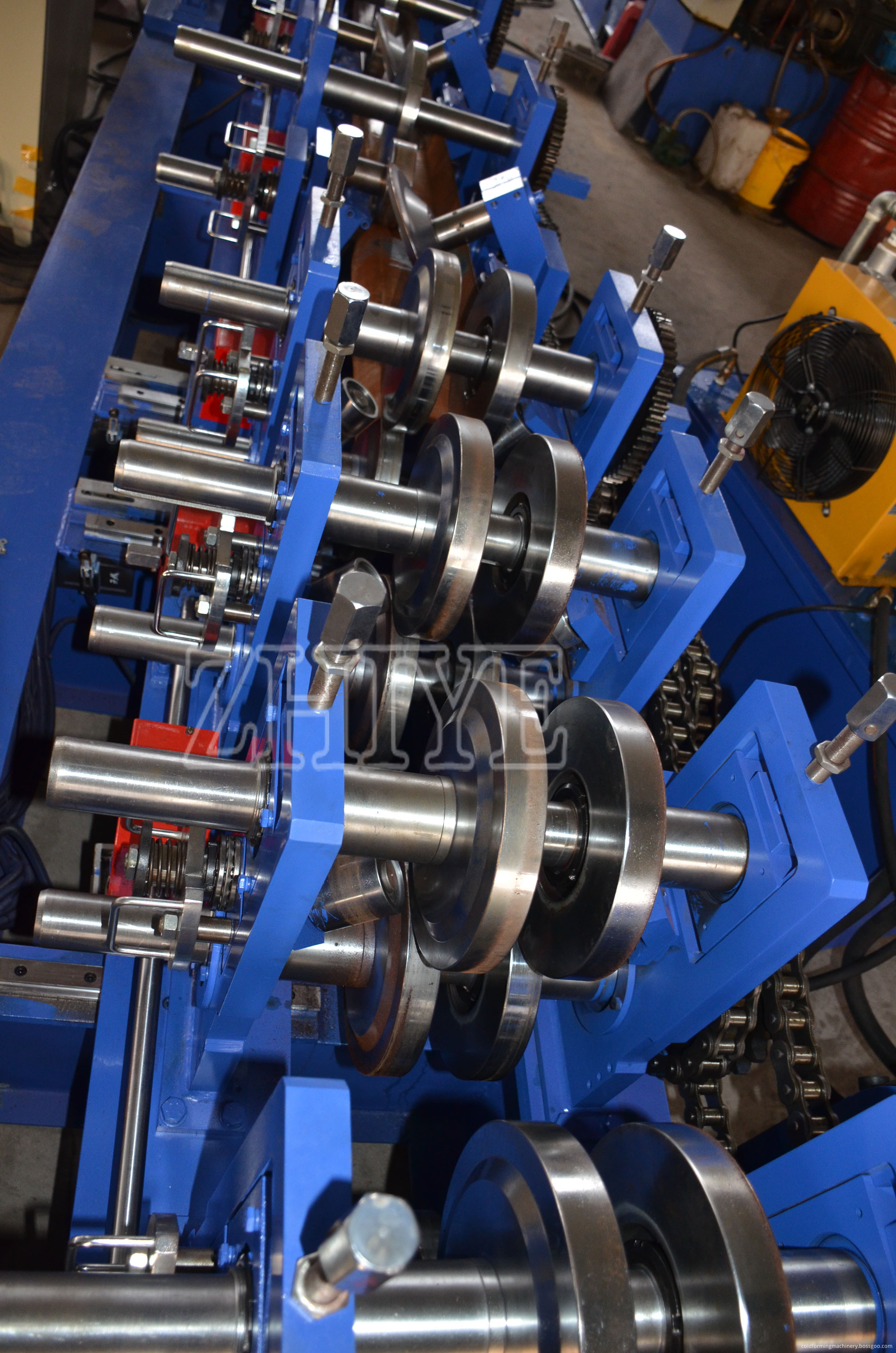 C profile rolling forming machine