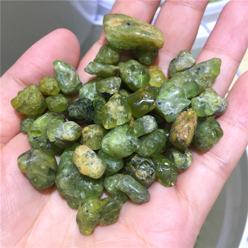 100g Natural Stone Olivine Rock Crystal Tumbled Stone Green Crystal Healing Specimen Minerals Home Desk Aquarium Decoration