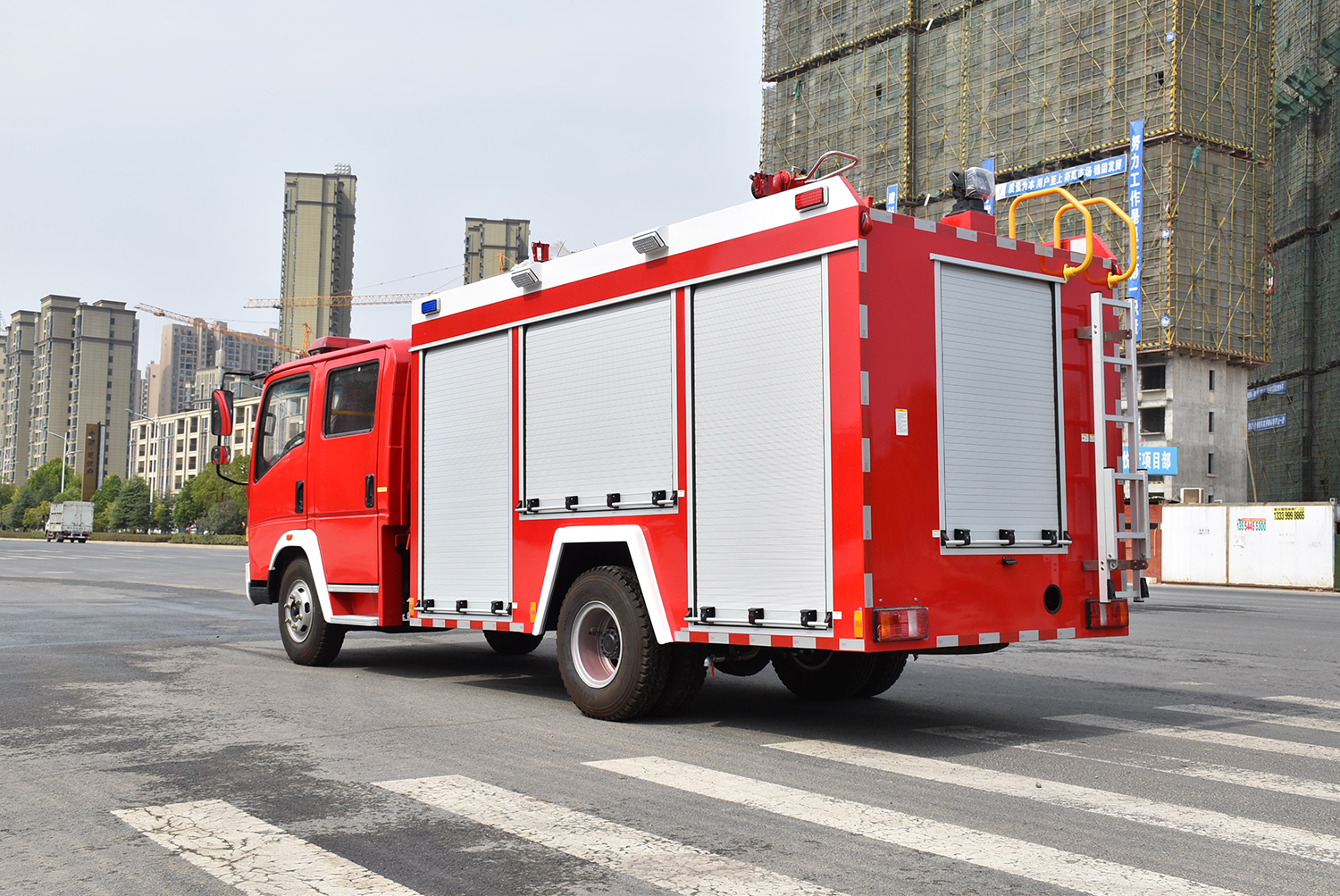 HOWO 4000L water tank fire truck