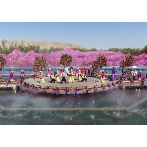 น้ำพุดนตรีลอยน้ำกลางแจ้ง