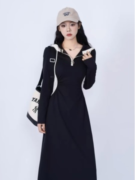 Hooded long-sleeved design over-the-knee dress