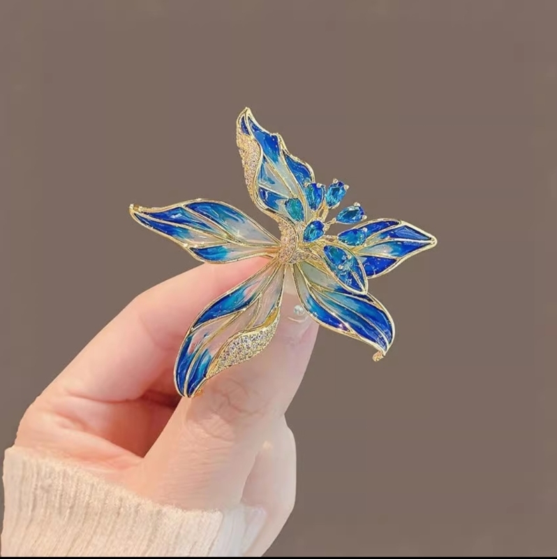 Iris Metal Brooch