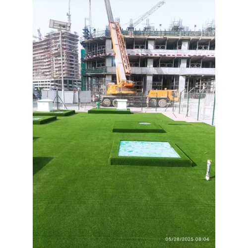 Tapis de gazon en plastique moins cher de 40 mm, herbe pour l'aménagement paysager du jardin