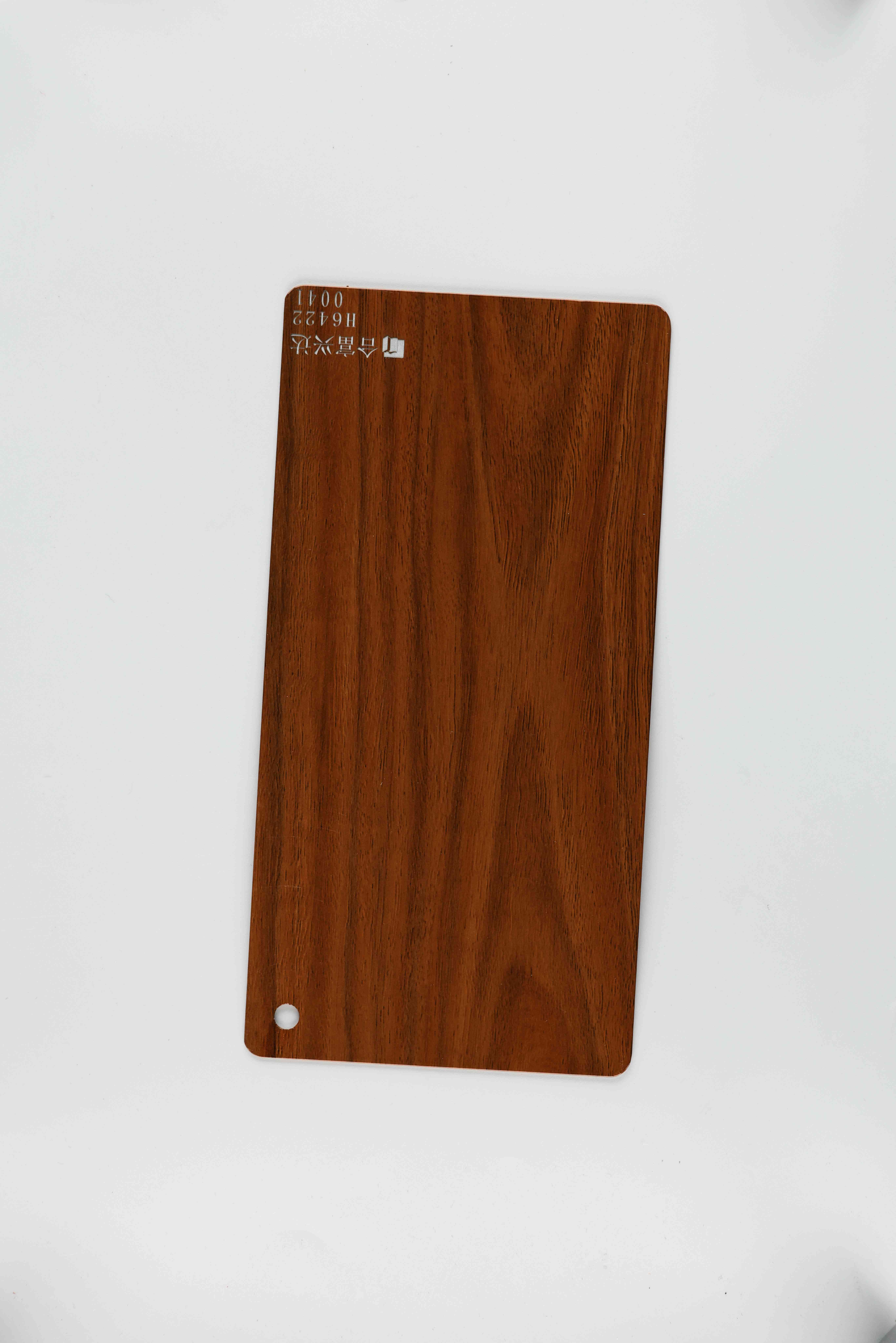 ภาพระยะใกล้ของพื้นผิวลายไม้เชิงเส้น Golden Oak H6422