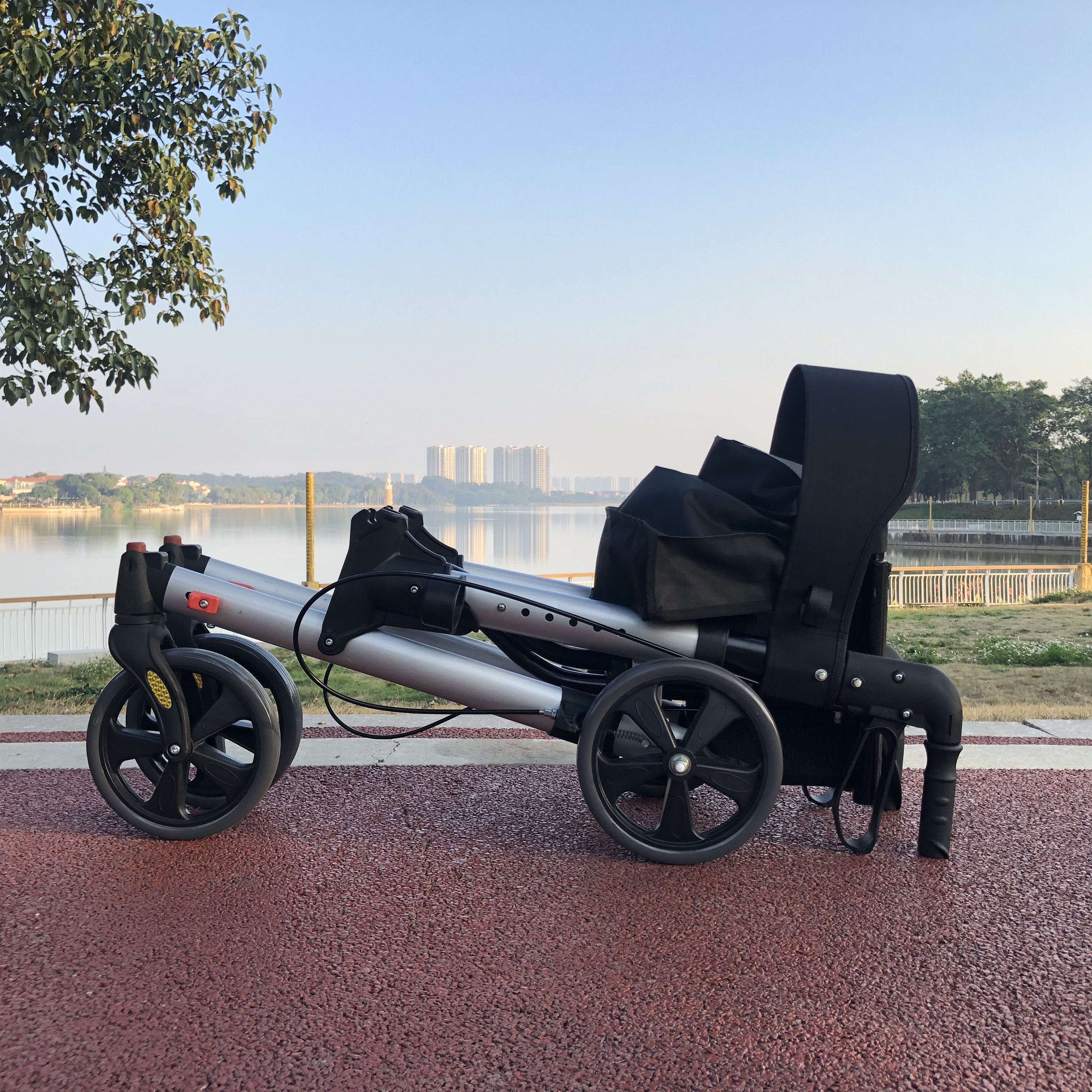 Medische lichtgewicht dubbele vouwbare draagbare aluminium oefening 4 wielen Walker Rollator voor volwassen TRA03