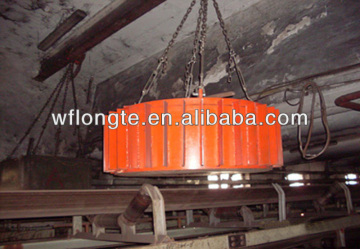 Suspended dry electro magnet for conveyor belt