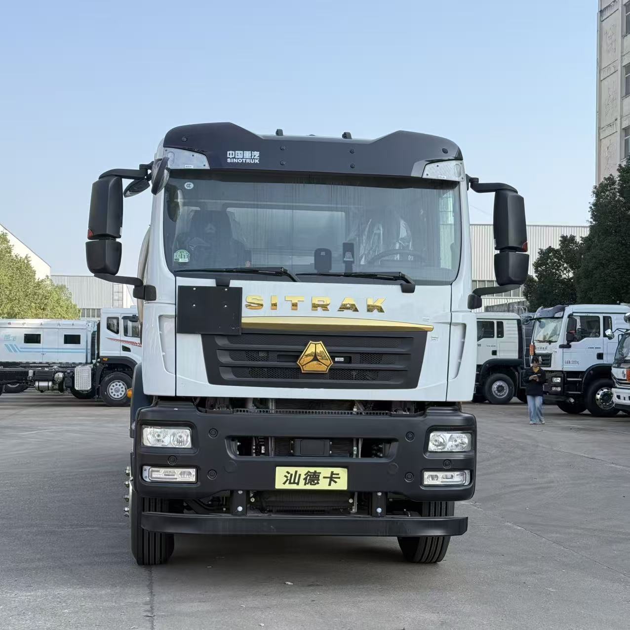 High-Capacity Aluminum Fuel Transport Trailer