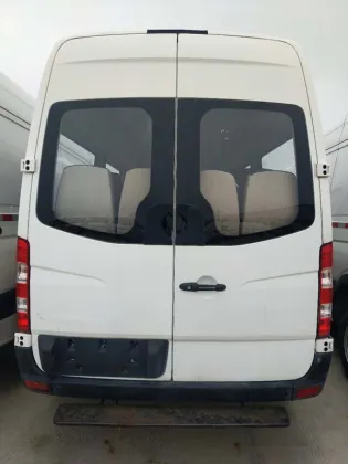 Pure electric medium bus