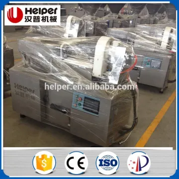 Large capacity quantitative sausage twisting machine