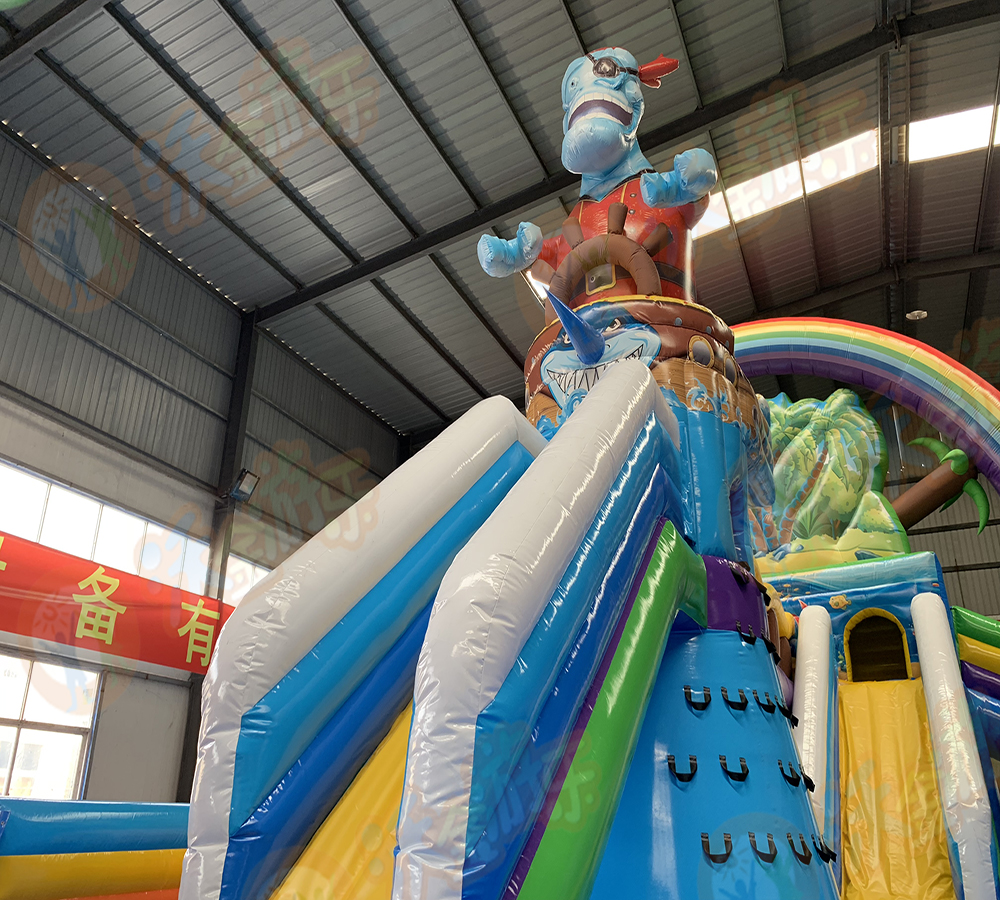 Inflatable bounce castle