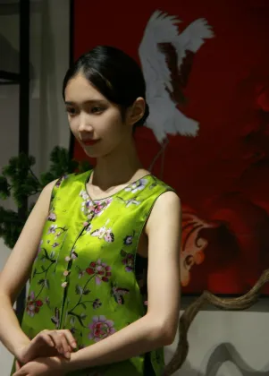 Chic Kelly Green Women`s Sleeveless Vest