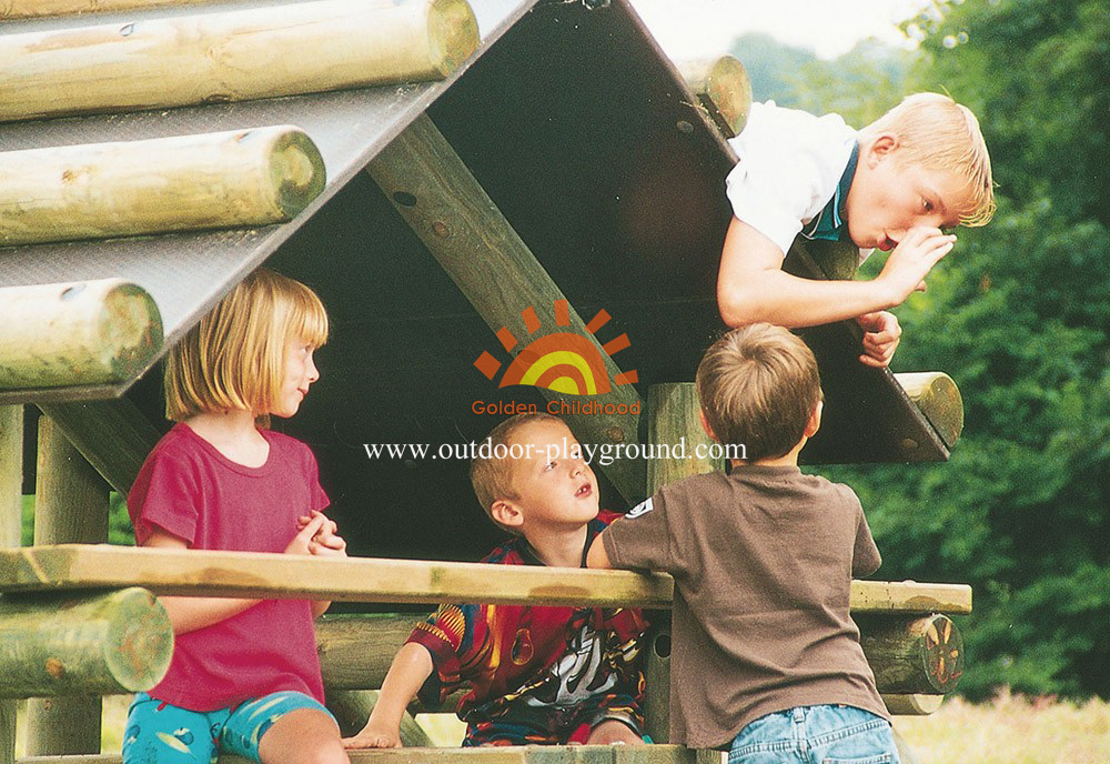 outdoor log climbing playhouse