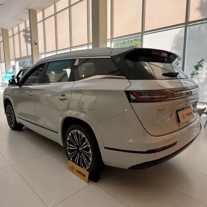 Jetour Mountain & Sea L9 Flagship Electric Hybrid