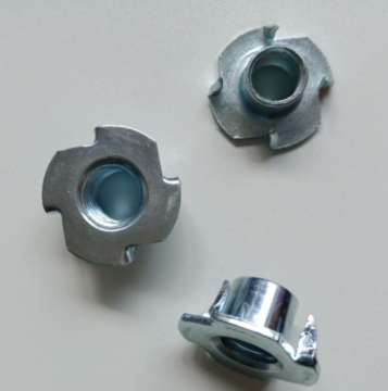 Flanged Base Hammer 4 Pronged Tee Nut