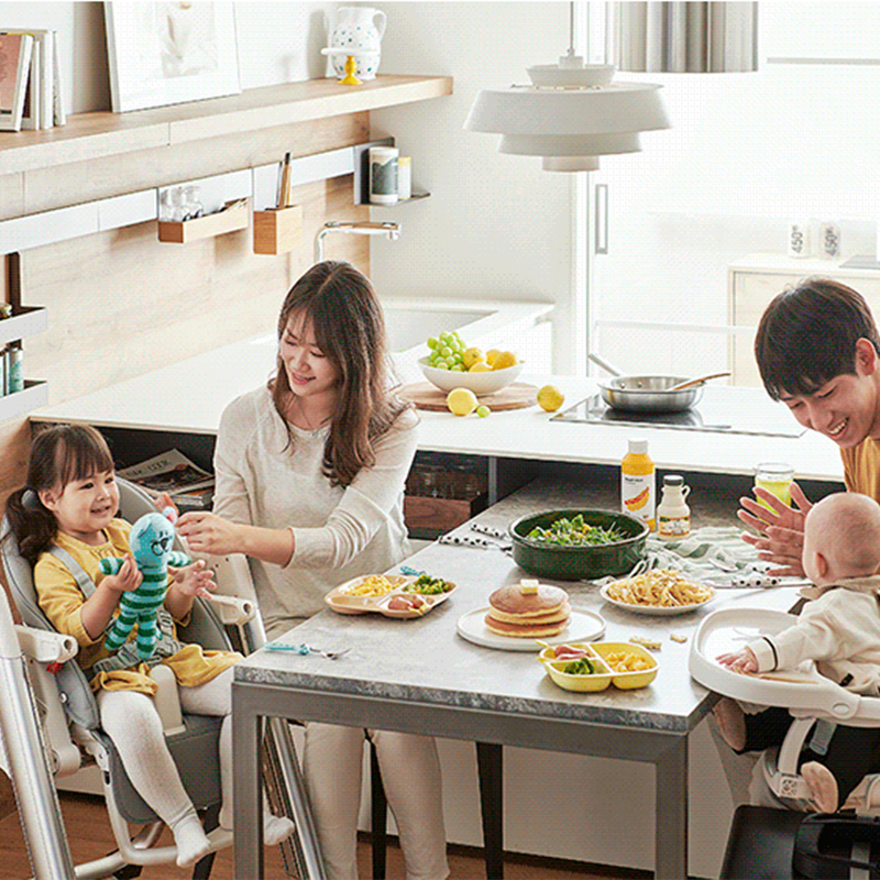 Modern Baby Feeding High Chair with Wheels