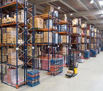 Drive In Pallet Racking System for Logistics Centers