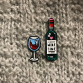 Badge d&#39;épingle en métal mignon de vin et de bouteille en bouteille