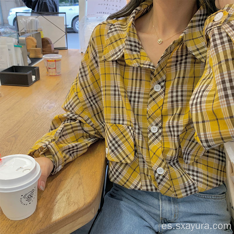 Blusa estilo western con cuello redondo y manga larga en amarillo