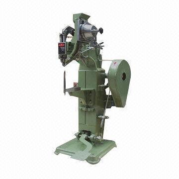 Riveting machine, application to riveting aluminum box, cosmetics case and leather bag buckle