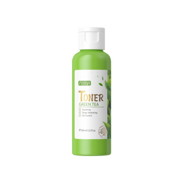 Acqua naturale Acqua calmante per il viso Mistria con tè verde e acido ialuronico per idratazione