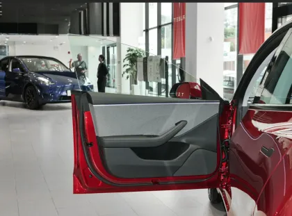 2024 Tesla Model 3: High-Speed Electric Sports Car with Carbon Fiber (2023 EV)
