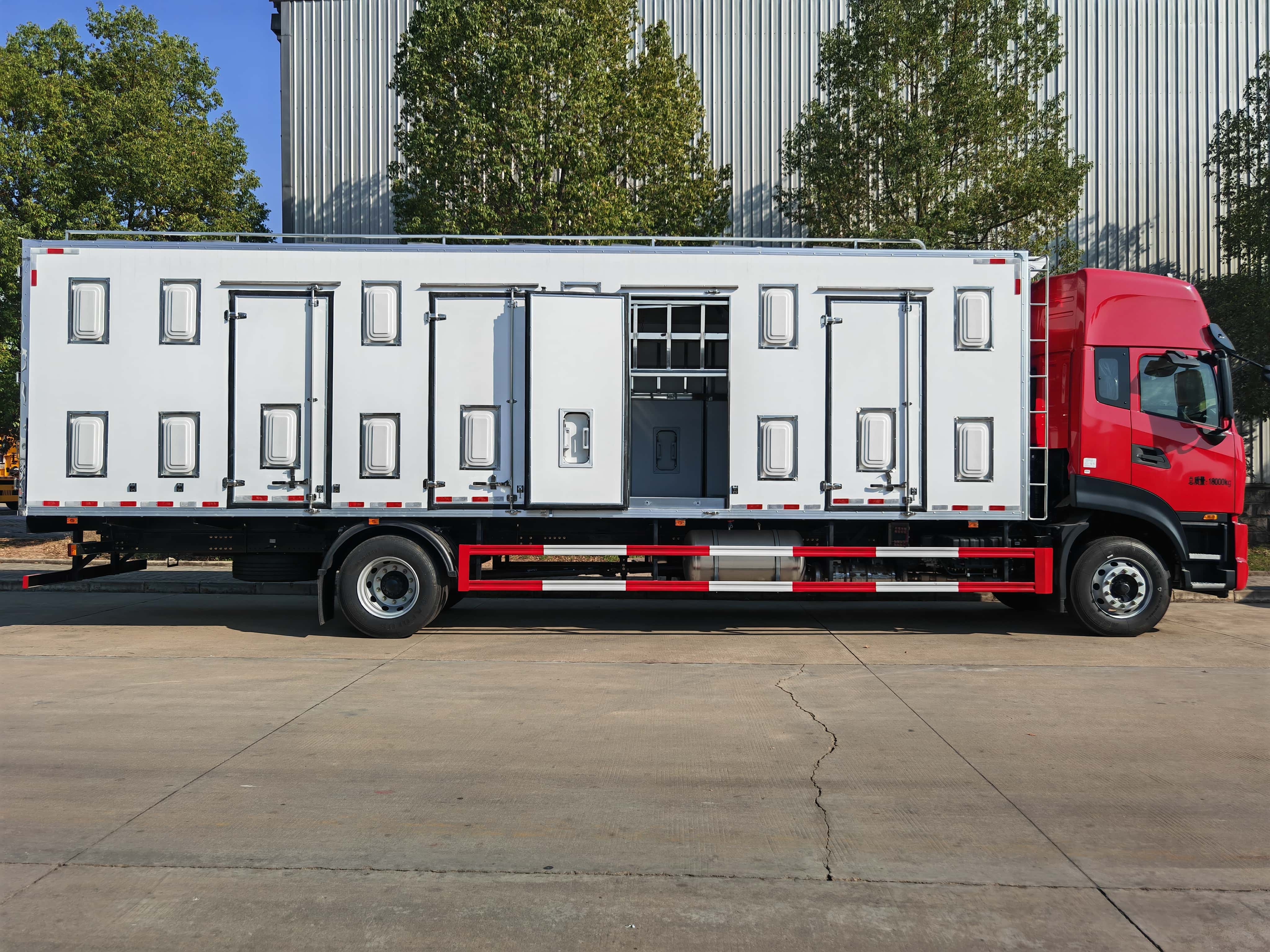 18T diesel engine livestock transport truck